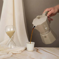 Cafeteira Italiana Bialetti Moka Exclusive Induction Areia