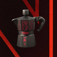 Cafeteira Italiana Bialetti Moka Express Stranger Things 3 e 6 Xíc
